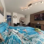 Anthony * רוביני